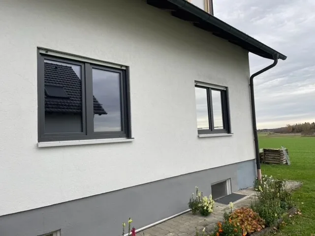 Einfamilienhaus mit neuen Fenstern in Anthrazit